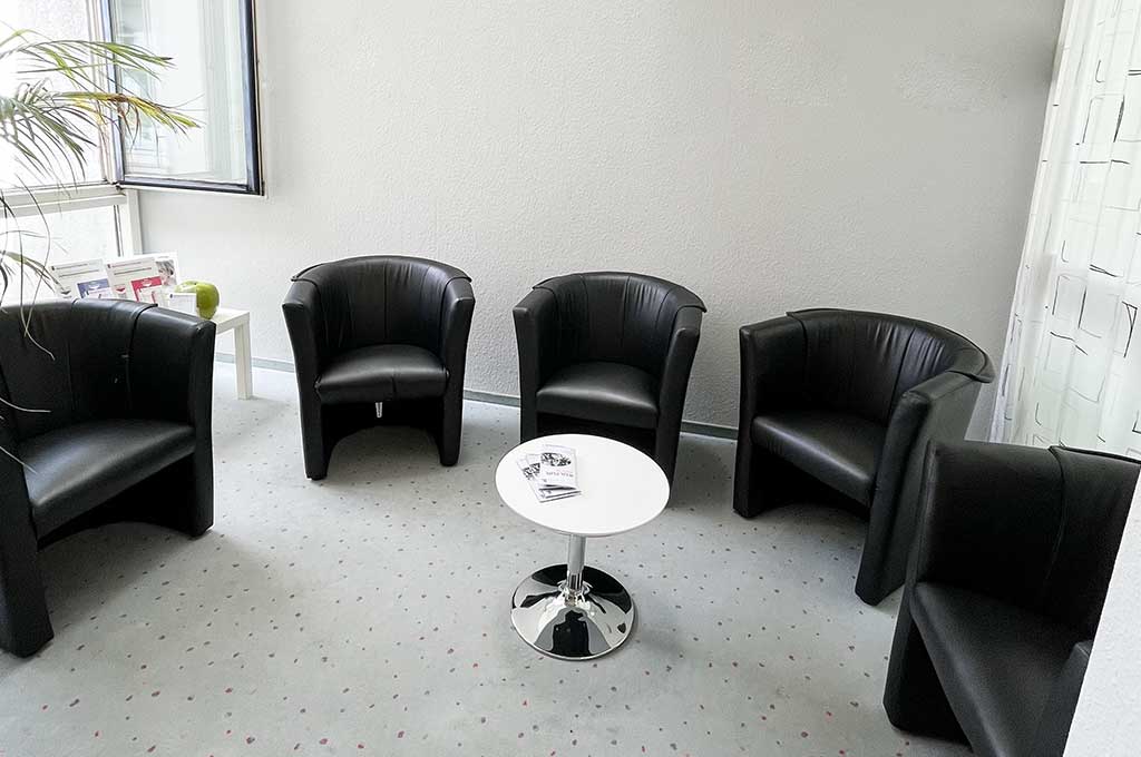 Funktionelle Zahnarztpraxis mit modernen Geräten – Bild 2